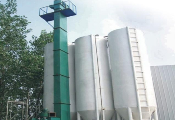 鬥式(shi)提升(sheng)機工(gong)作中(zhong)