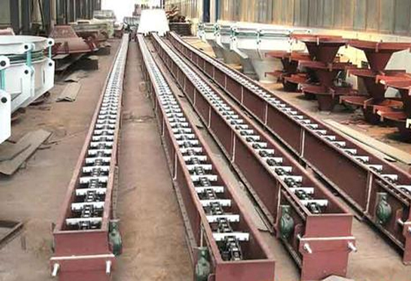 鏈式(shi)輸送(song)機工(gong)作中(zhong)