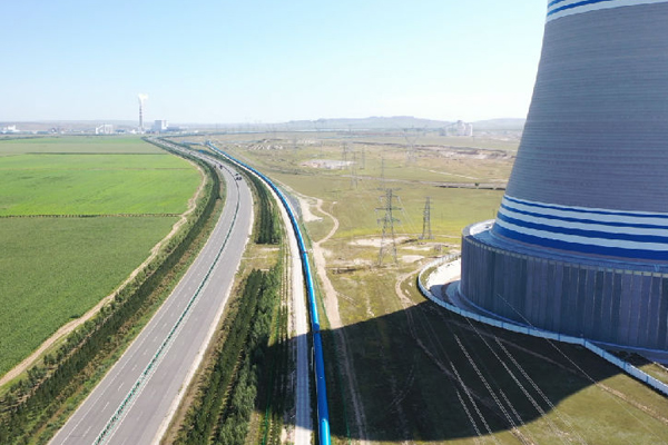 “見不(bu)到煤(mei)、看不(bu)到灰(hui)” 國内(nei)首條(tiao)長距(ju)離曲(qu)線帶(dai)式輸(shu)送機(ji)投産(chan)運行(hang)